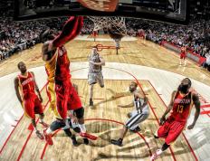 开云APP-破局者无声，当勇士用织网战术锁死新疆苍穹