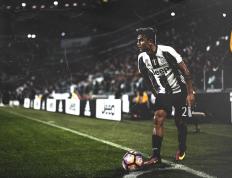 开云官网-碾压与扛起，现代篮球的两种统治力