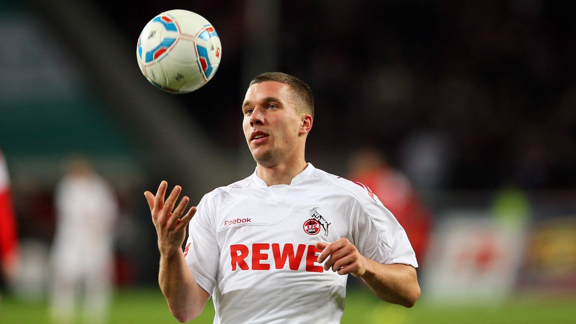 开云体育中国-洲际联姻与少年接管，体育世界的资本轰鸣与天赋革命