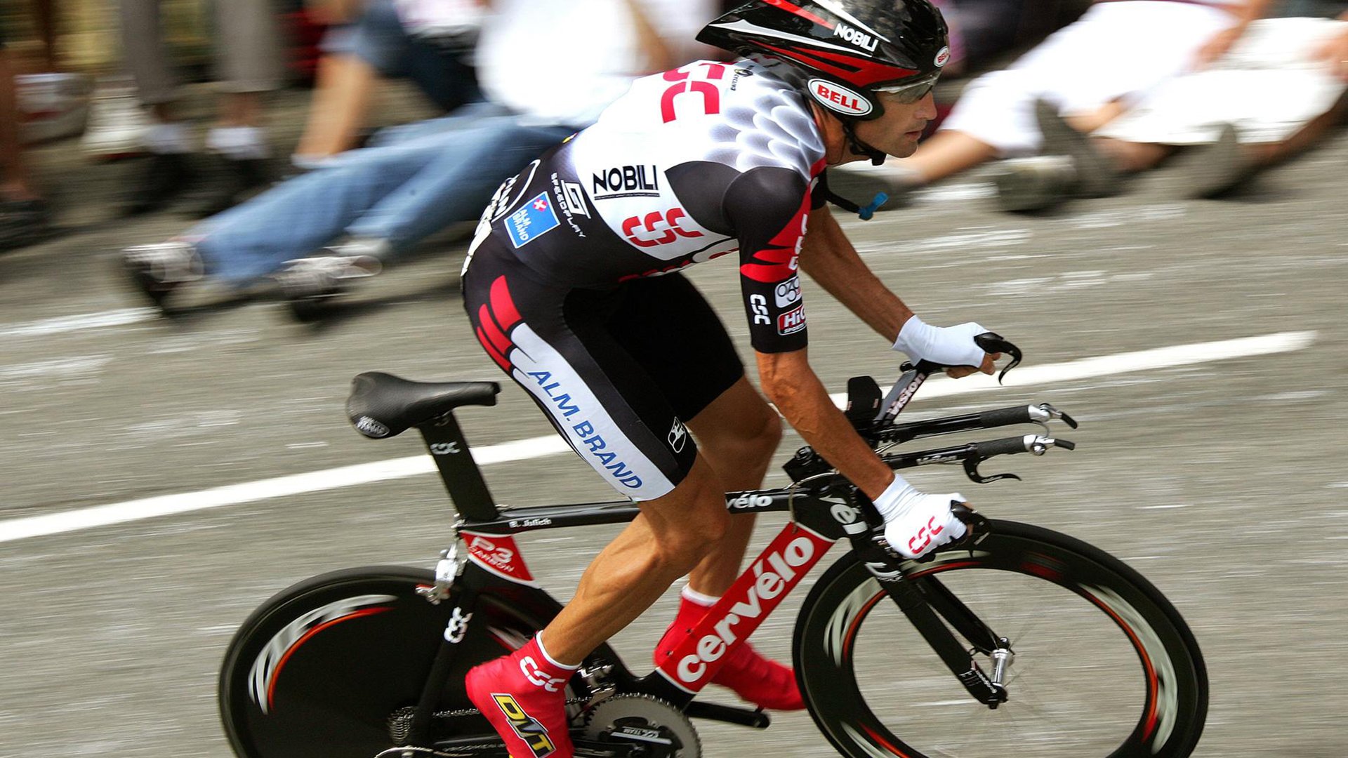 开云APP-当布伦森闯入诺坎普，一场篮球幽灵解构的国家德比